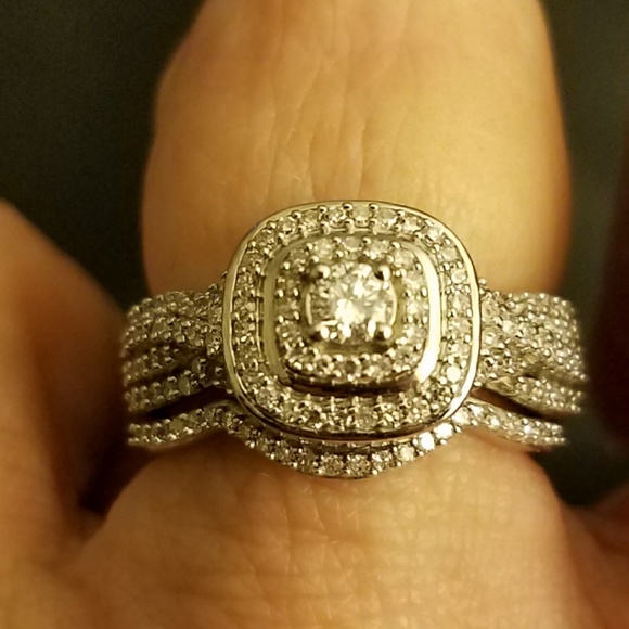 SOLD!Diamond Round Double Halo 10k gold Bridal Set - Picture 2 of 8